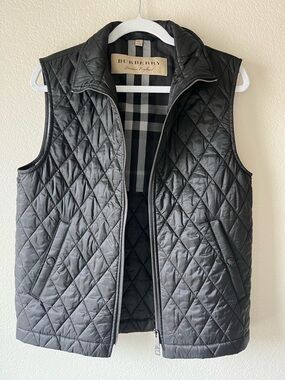 Burberry Quiet Luxury Lightweight Quilted Black Diamond-Pattern Vest